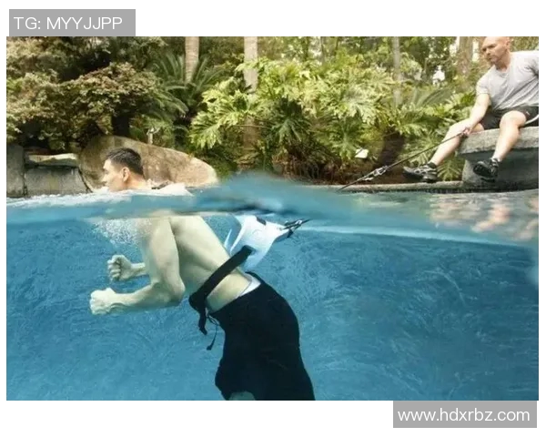 姚明通过坚持锻炼和科学饮食成功增强体能展现出更强壮的自我