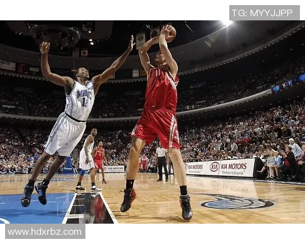 火箭队如何在比赛中有效防守姚明的技巧与策略分析 火箭队如何在比赛中有效防守姚明的技巧与策略分析